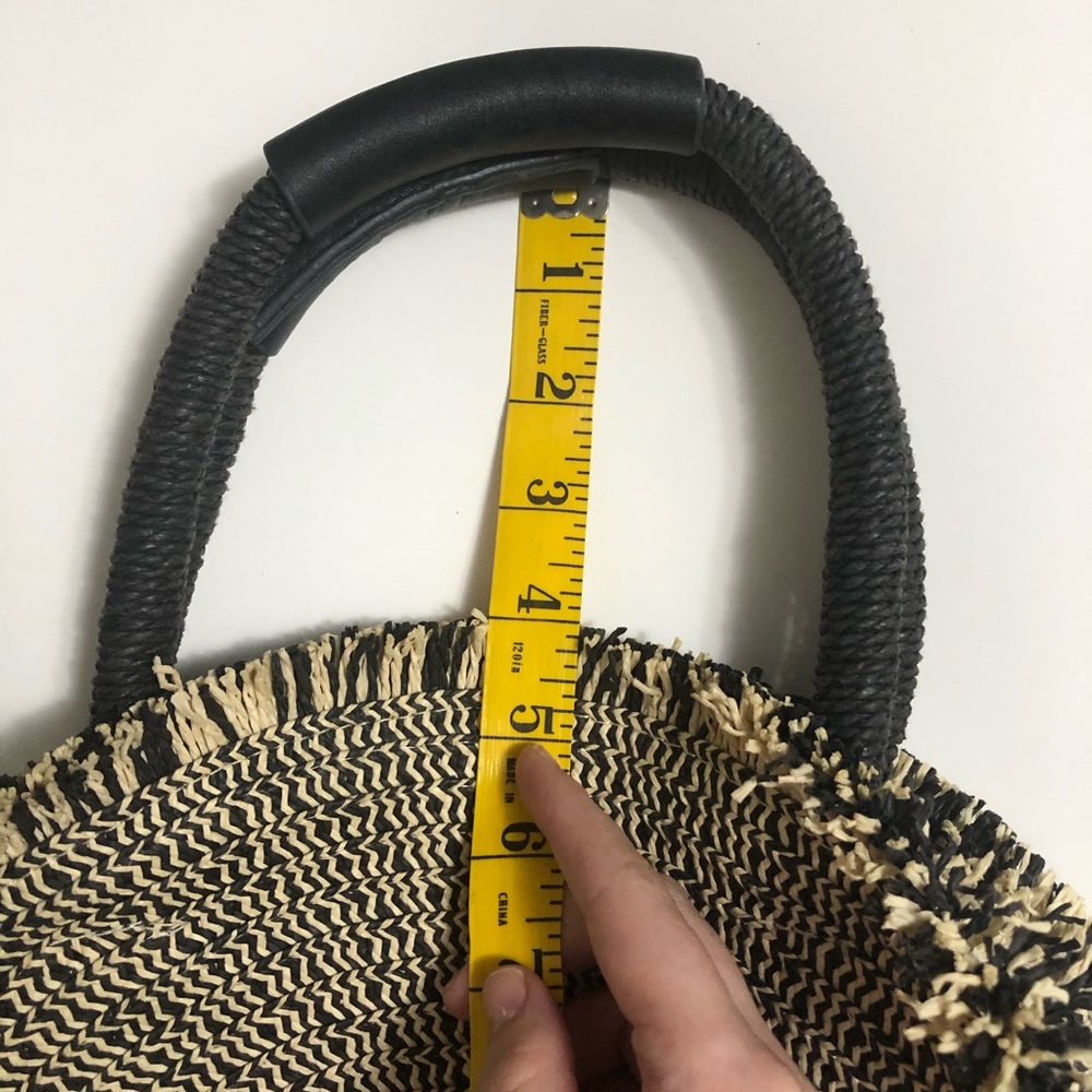 Certified vegan round woven straw tote - Picture 11 of 12